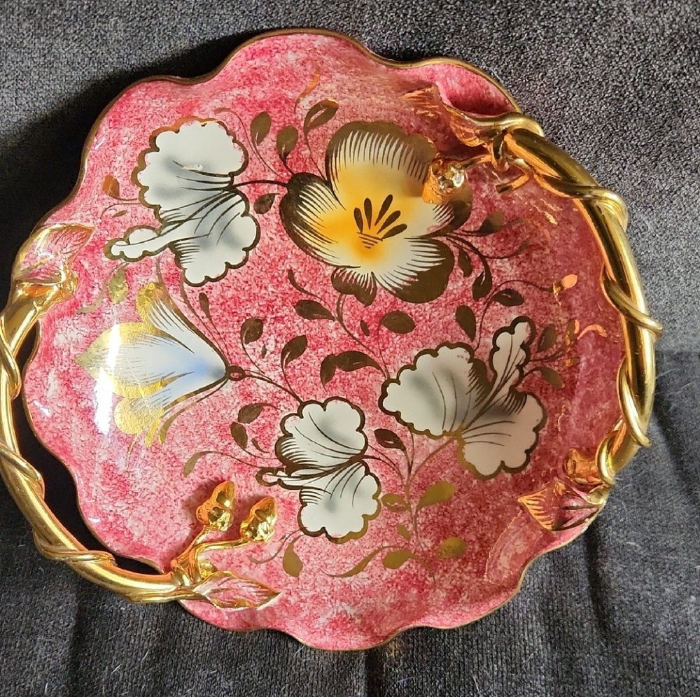 Elegant Floral Decorative Plate with Gold Accents